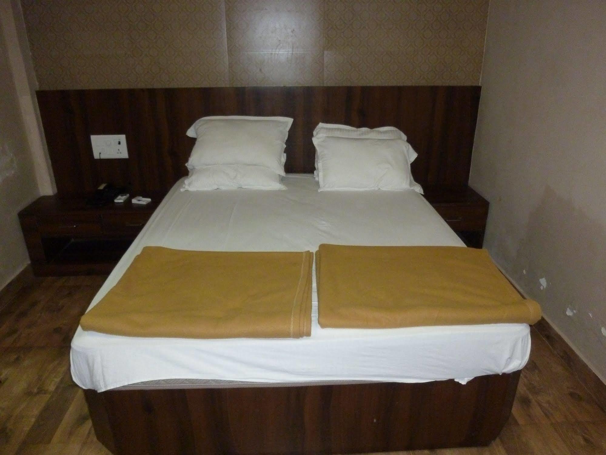 Hotel Regal Palace Mumbai Luaran gambar